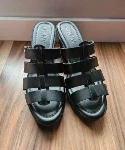 Nowe buty na koturnie DKNY