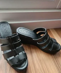 Nowe buty na koturnie DKNY