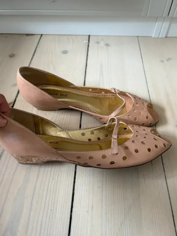 Nude vintage ballerina