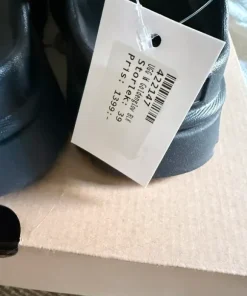 NYA Ugg sandaler goldenglow strl 39