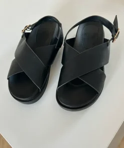 Only sandaler