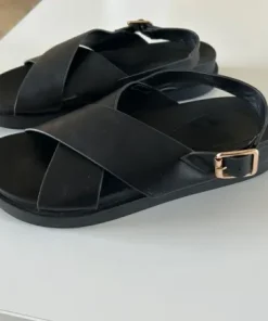 Only sandaler