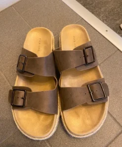 Pier one brun/beige tofflor stl 42