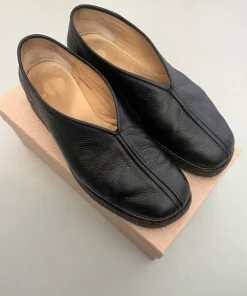 Piped leather slip-on shoes
