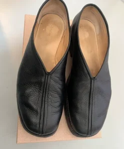 Piped leather slip-on shoes