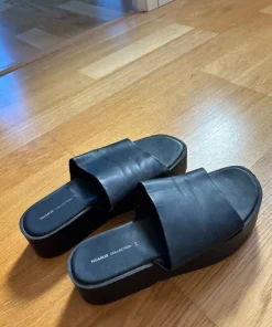 Platåskor slip in Pull & Bear