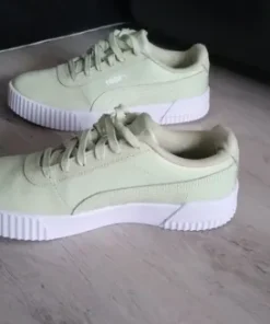 Przepiękne sneakersy Puma Carina rozmiar 40.5
