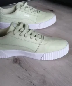 Przepiękne sneakersy Puma Carina rozmiar 40.5