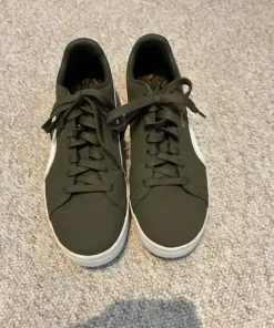 Puma sneakers