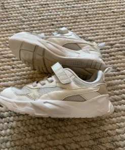Puma sneakers storlek 33