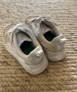 Puma sneakers storlek 33