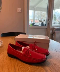 Röda loafers
