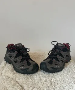 Salomon vandringsskor Gore-Tex i grå och röd, storlek 36 2/3