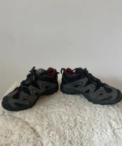 Salomon vandringsskor Gore-Tex i grå och röd, storlek 36 2/3