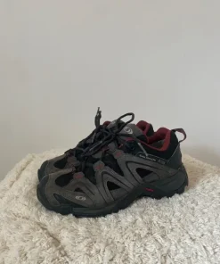 Salomon vandringsskor Gore-Tex i grå och röd, storlek 36 2/3