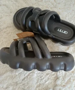 Sandal