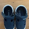 Sandaler med stängd tå