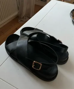 Sandaler Only