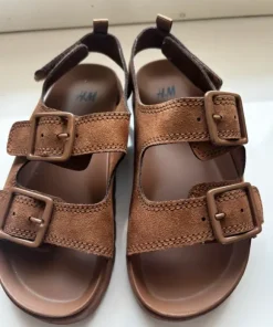 Sandaler strl 28 oanvända