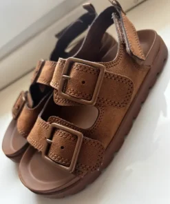 Sandaler strl 28 oanvända