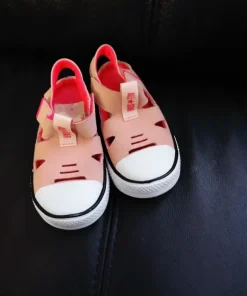 sandały dziecięce to model Converse Chuck Taylor All Star Superplay w kolorze różowym