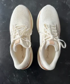 Saucony RIDE 18 Väglöparskor vanilla i stolek 42.5