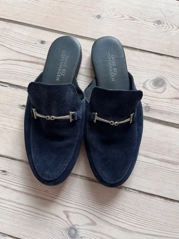 Shoe Biz Slip in loafers