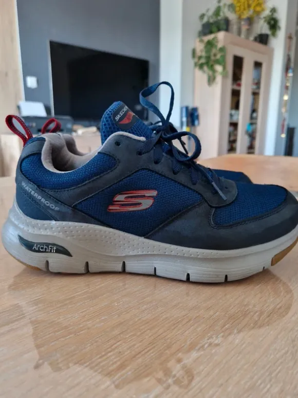 Skechers U.S.A model Render Arch-Fit Waterproof rozmiar 41 wkładka 26,5 cm