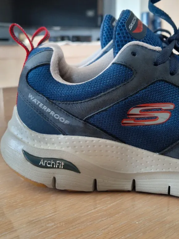 Skechers U.S.A model Render Arch-Fit Waterproof rozmiar 41 wkładka 26,5 cm