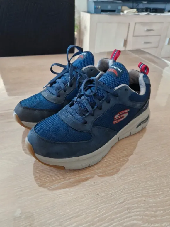 Skechers U.S.A model Render Arch-Fit Waterproof rozmiar 41 wkładka 26,5 cm