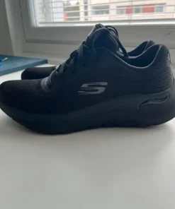 Sketschers ArchFit koko 37
