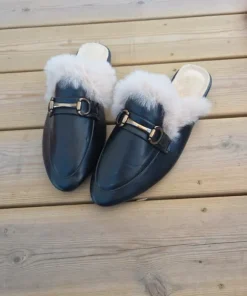 Skor med fake päls