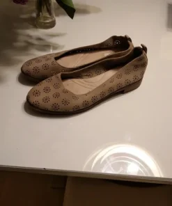 Skórzane buty damskie marki Clarks