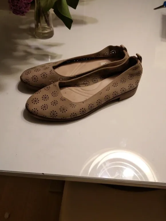 Skórzane buty damskie marki Clarks