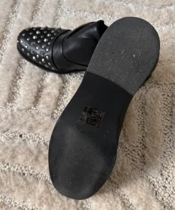 Skórzane buty z ćwiekami