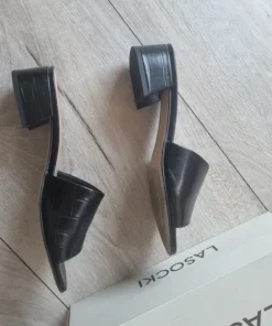 Skórzane klapki Lasocki