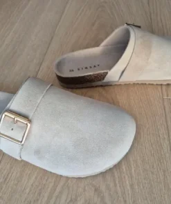 Skórzane zamszowe klapki mule sinsay 36 beżowe nowe