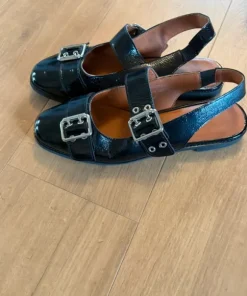 Slingbacks