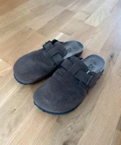 Slip on mules