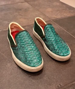 Slip ons ormskinn