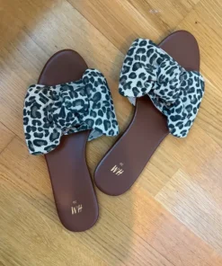 Slip-in skor med rosett i leopard