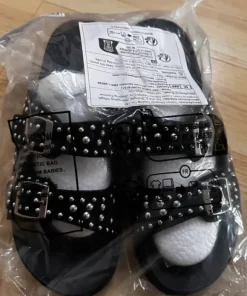 Slippers med hævet hæl