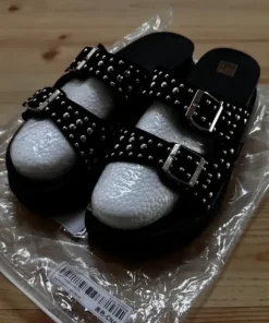 Slippers med hævet hæl