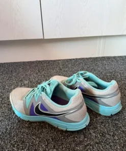 Sneakers storlek 40