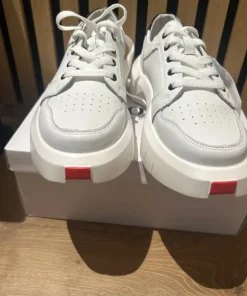 Sneakersy