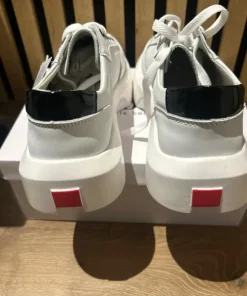 Sneakersy