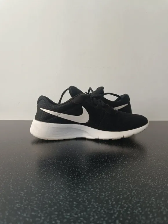 Sneakersy Nike 38, 5