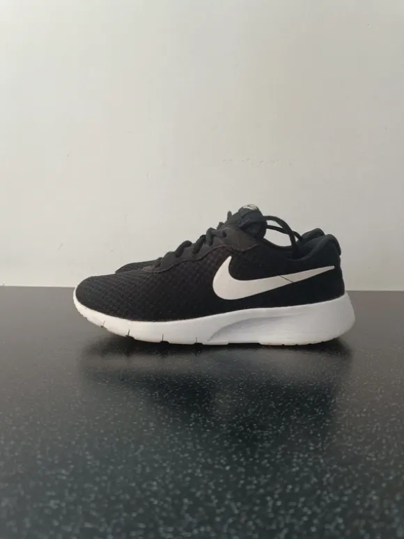 Sneakersy Nike 38, 5