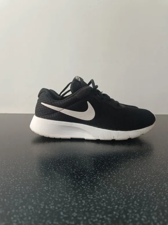 Sneakersy Nike 38, 5