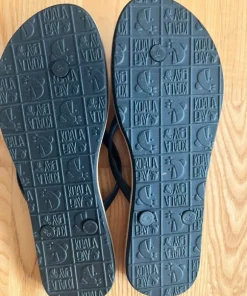 Snygga flip-flops från Koala Bay med blomma